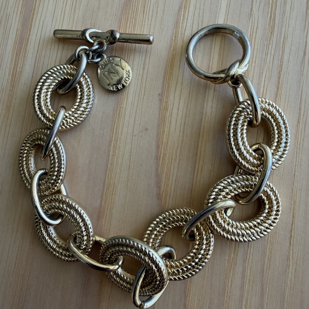 Vintage Jones New York Gold Tone Chunky Link Toggle Bracelet JNY Sig
